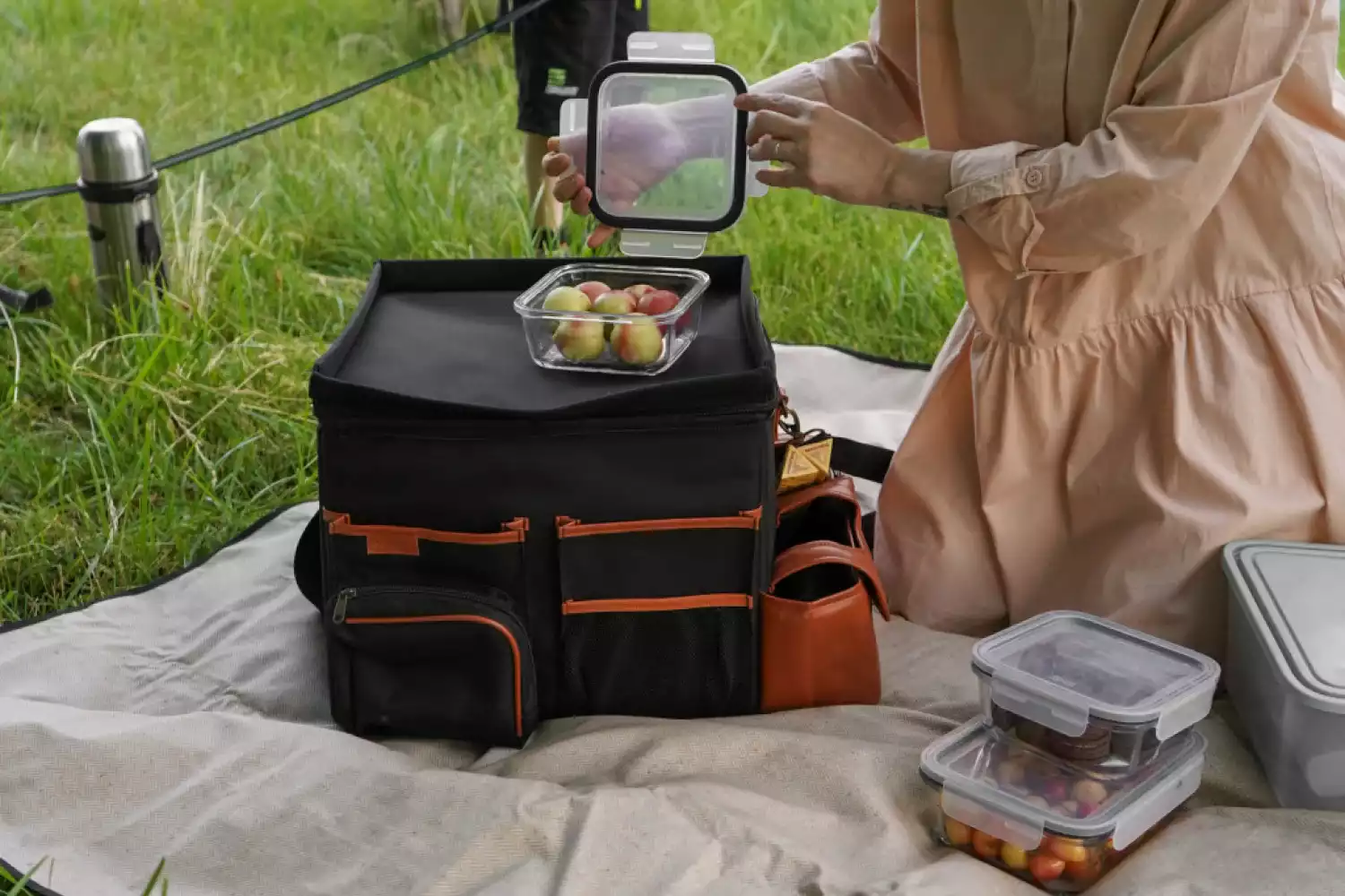 small waterproof picnic blanket