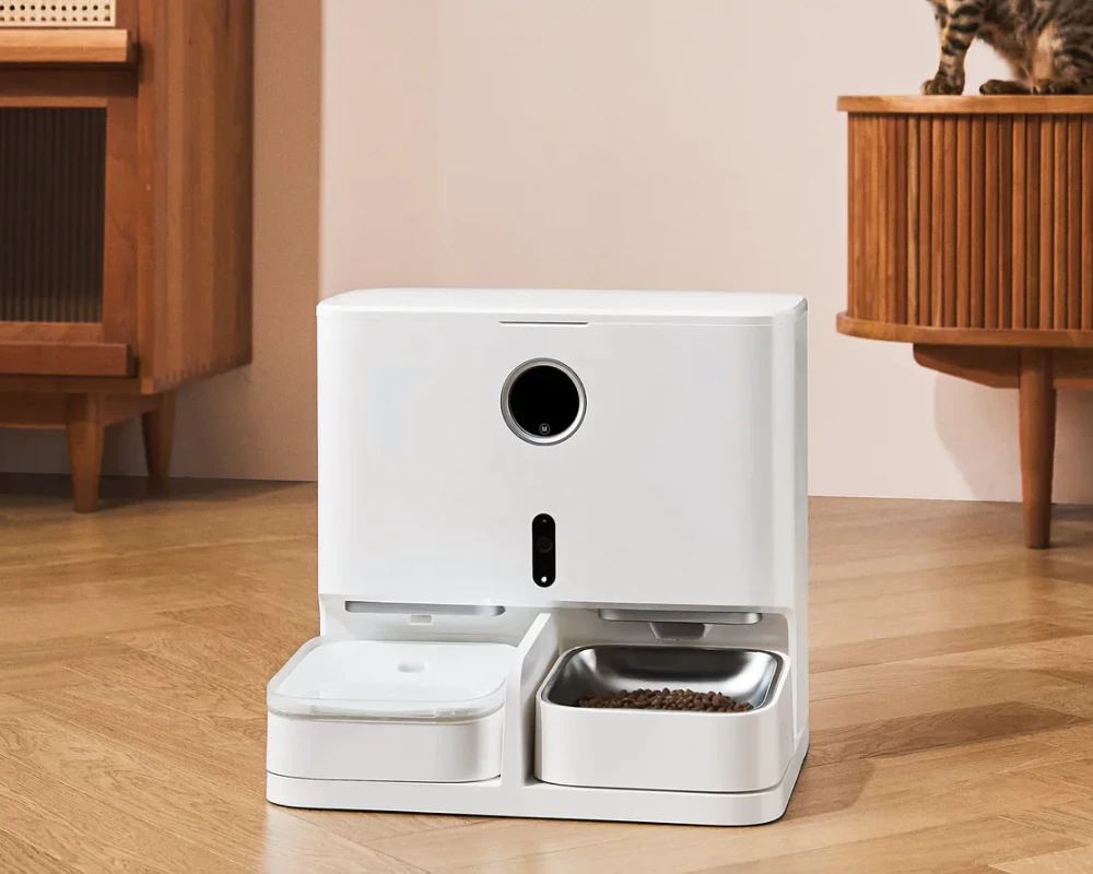 automatic dog feeder with camera